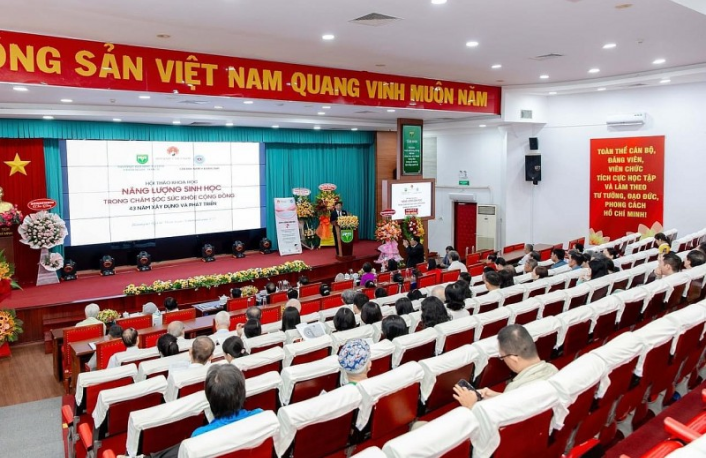 Thông báo tuyển dụng nhân sự công tác tại tổ quản trị văn phòng khoa, khoa dược